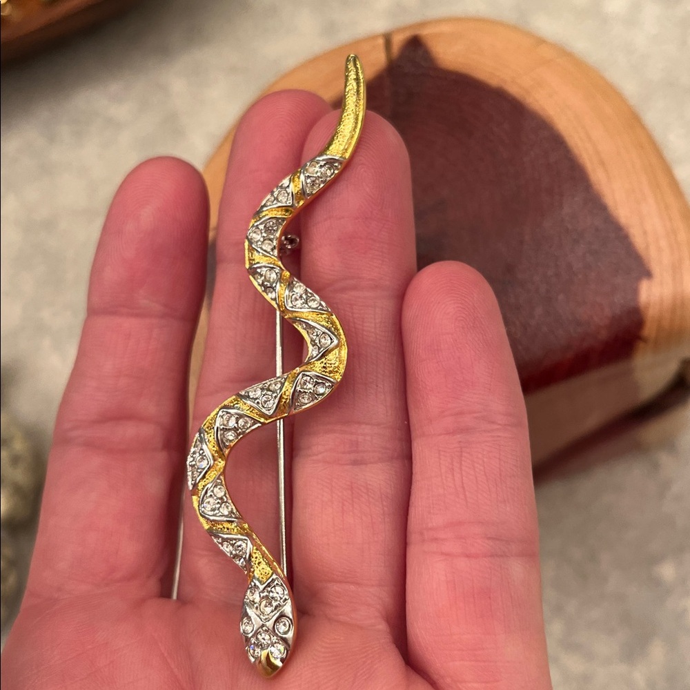 Elegant Gold and Silver Snake Brooch - Picture 4 of 5